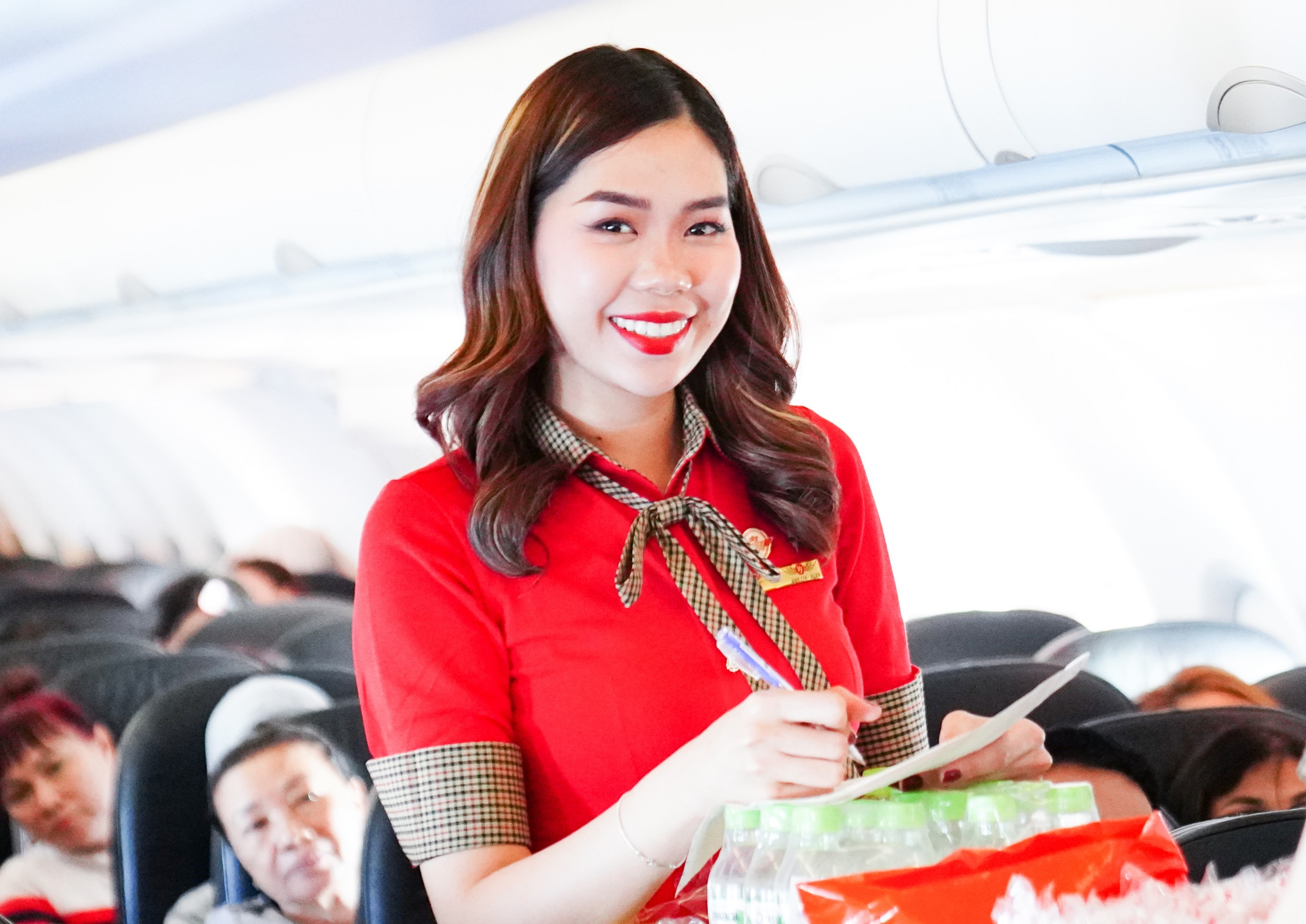 vj-cabin-crew-1711166798.jpg