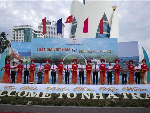 Tuần lễ trưng bày ảnh “Luật gia Việt Nam với biển đảo quê hương” lần thứ 5