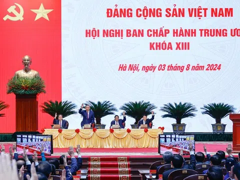 Ban Chấp hành Trung ương Đảng xem xét về công tác cán bộ