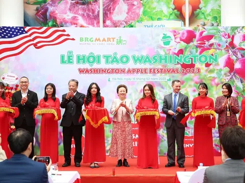 Rộn ràng mua sắm tại lễ hội táo Washington siêu thị BRGMart 2023