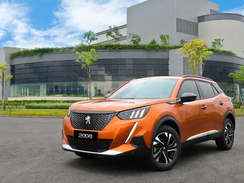 THACO AUTO tặng xe Peugeot 2008 cho vận động viên điền kinh Nguyễn Thị Oanh